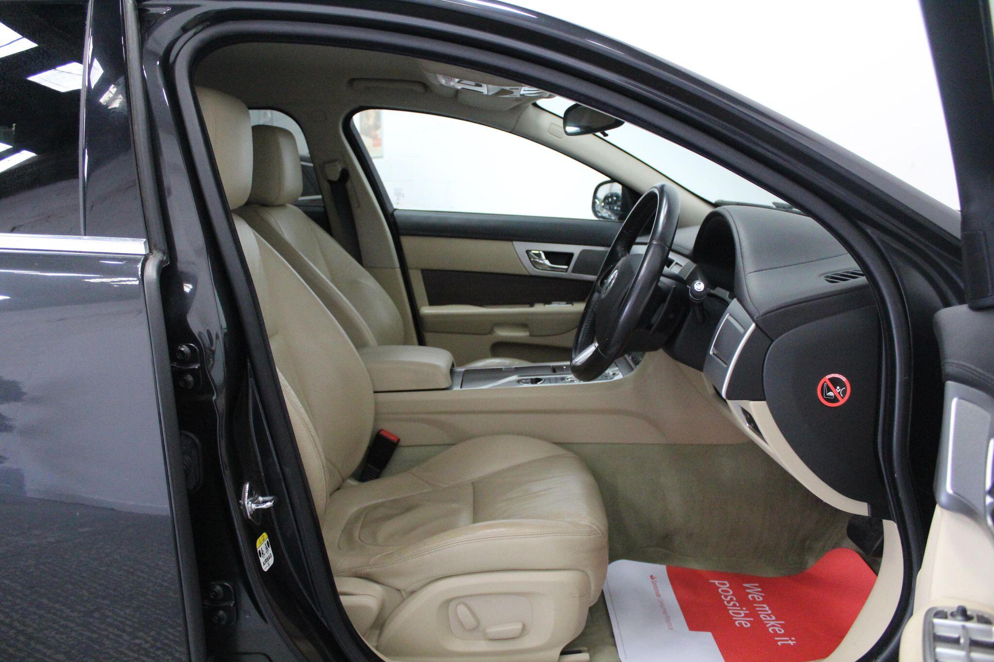 Jaguar XF view 30