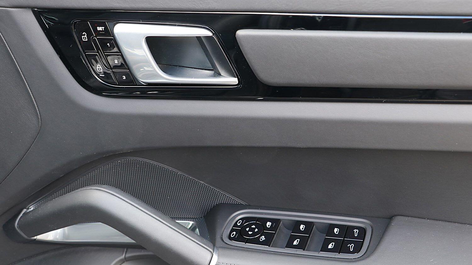 Porsche Cayenne view 8