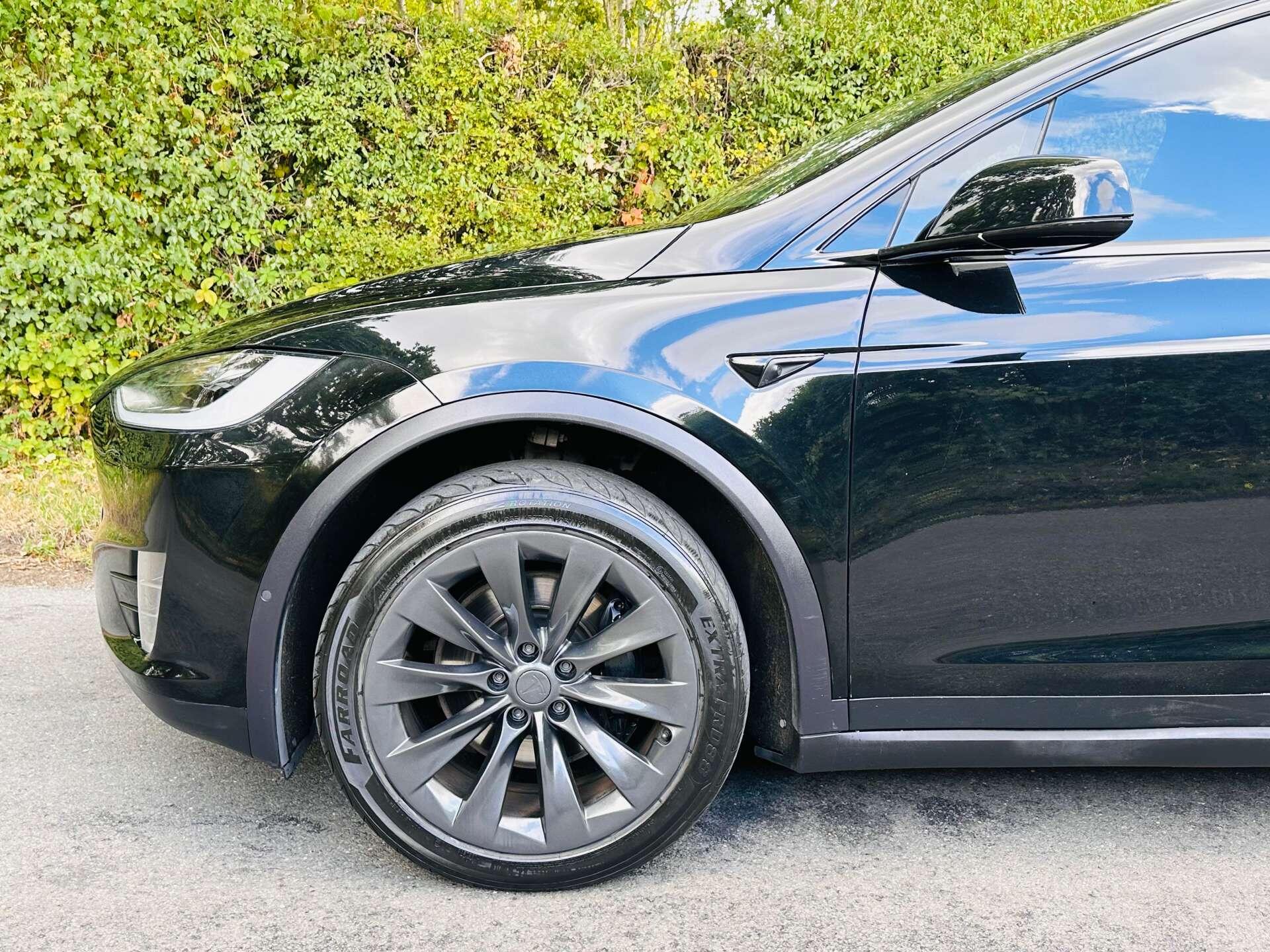 Tesla Model X view 34