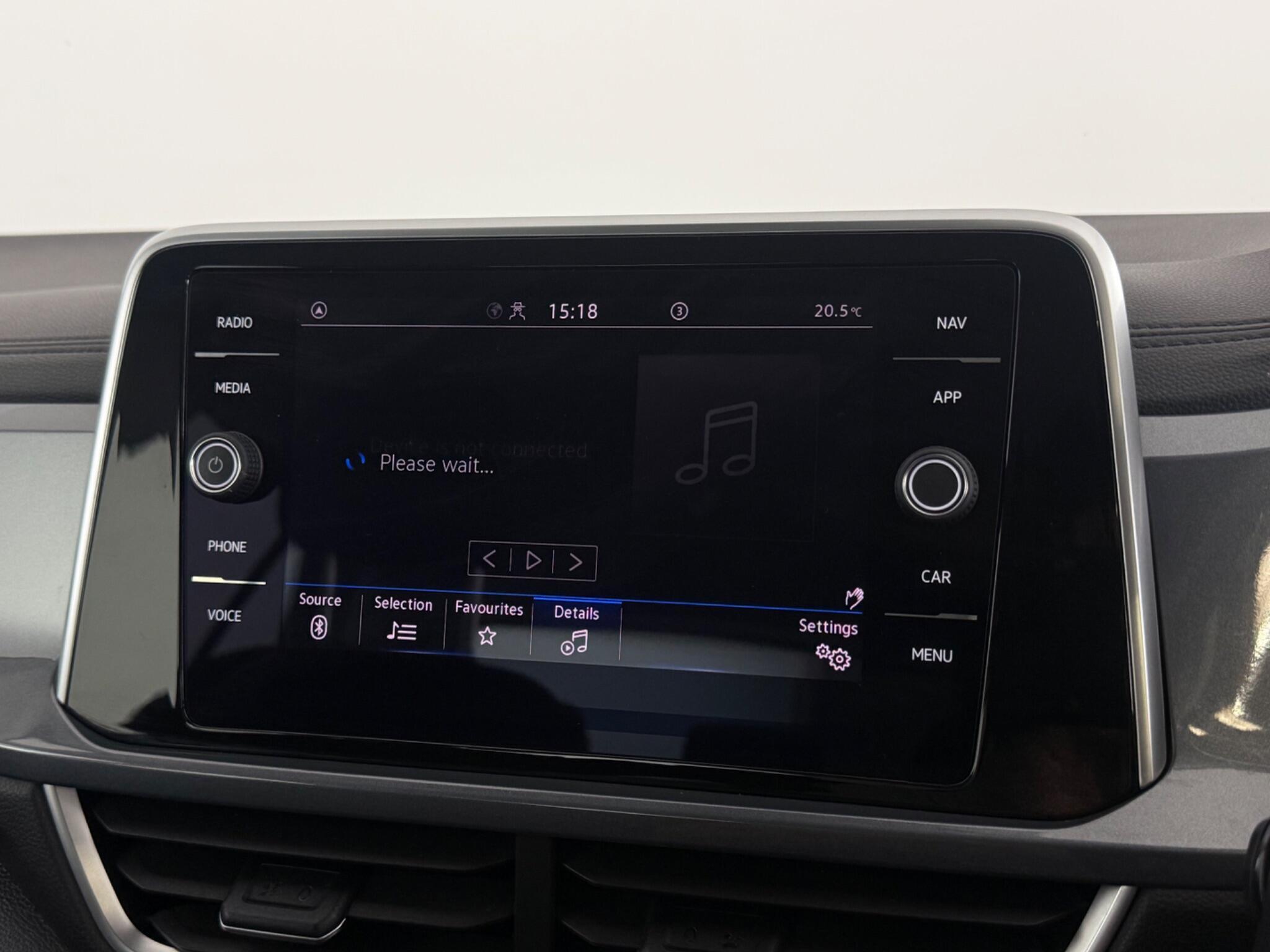 Volkswagen T-Roc view 17