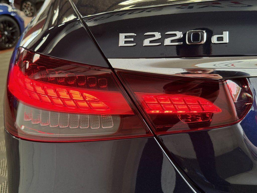 Mercedes-Benz E Class view 22
