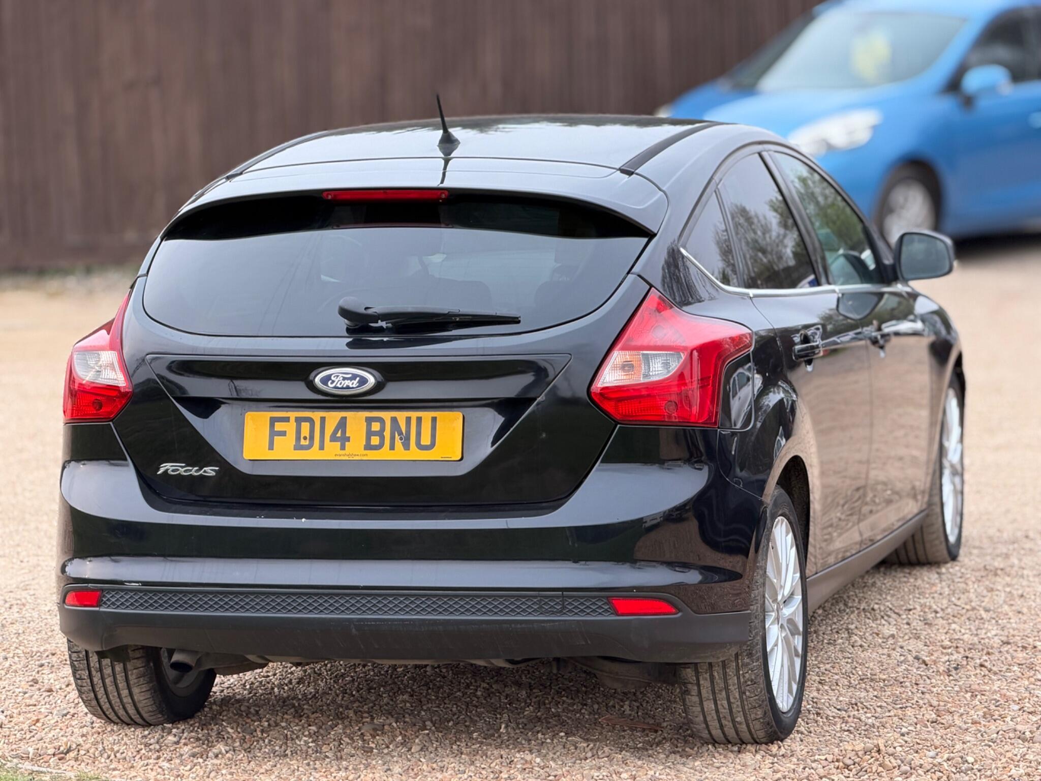 2014 Ford Focus 1.6 TDCi Zetec Euro 5 (s/s) 5dr image 13