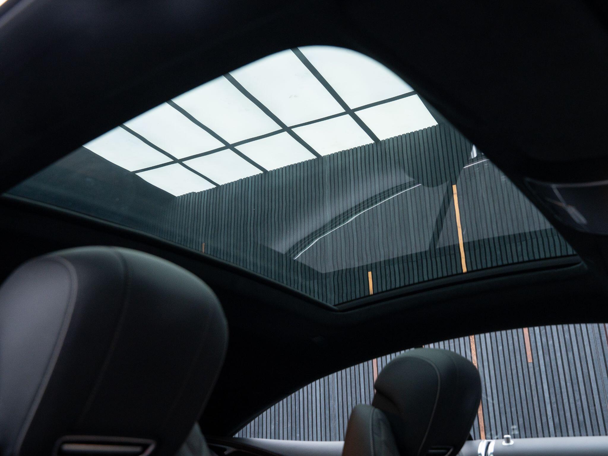 Mercedes-Benz S-Class view 4