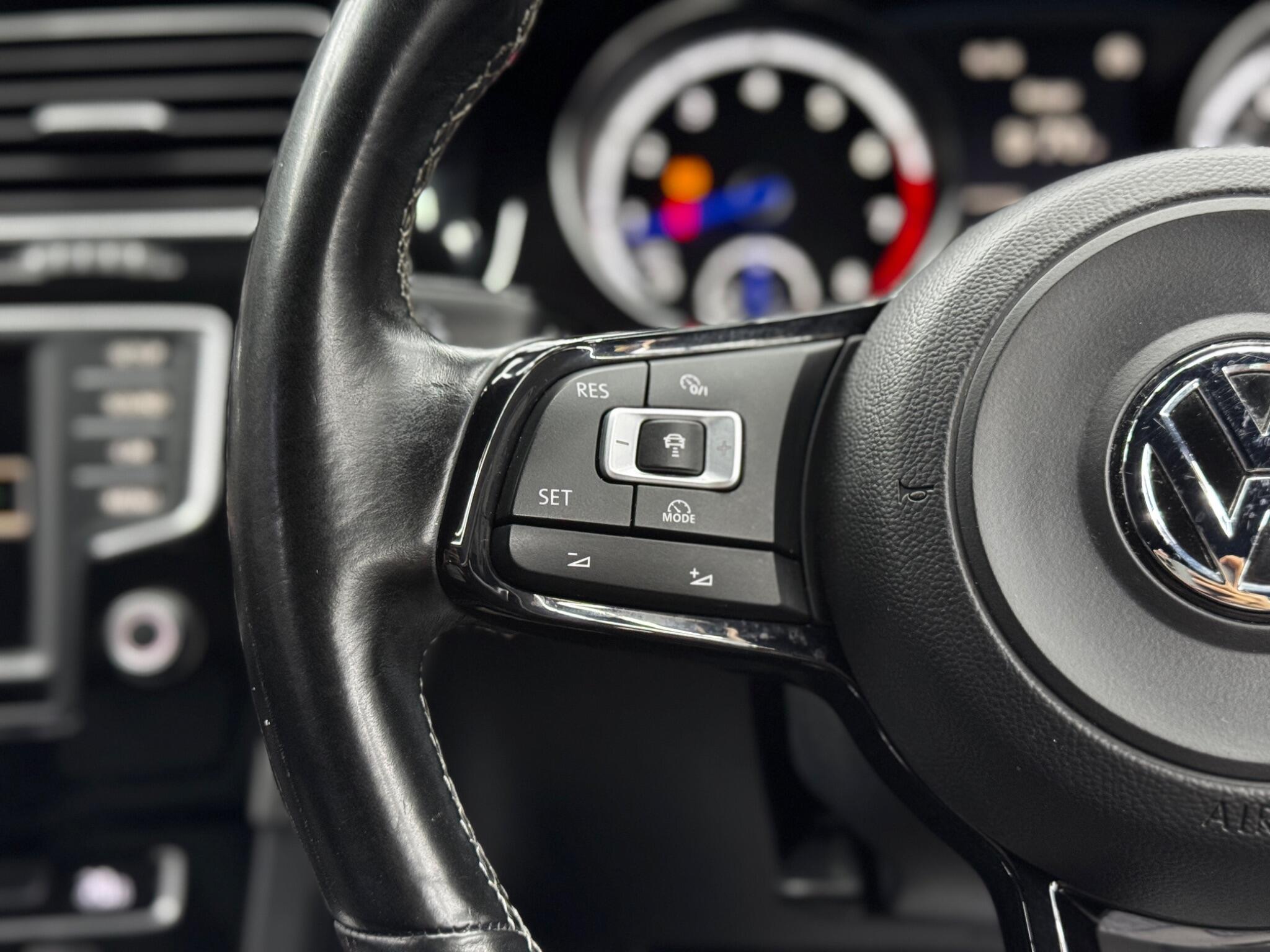 Volkswagen Golf view 19