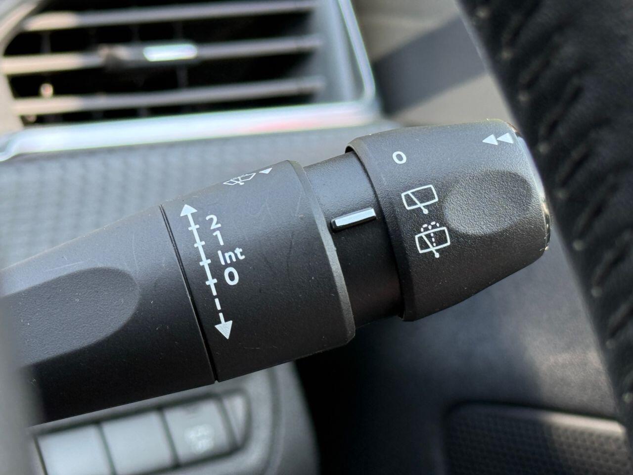 Peugeot 208 view 31