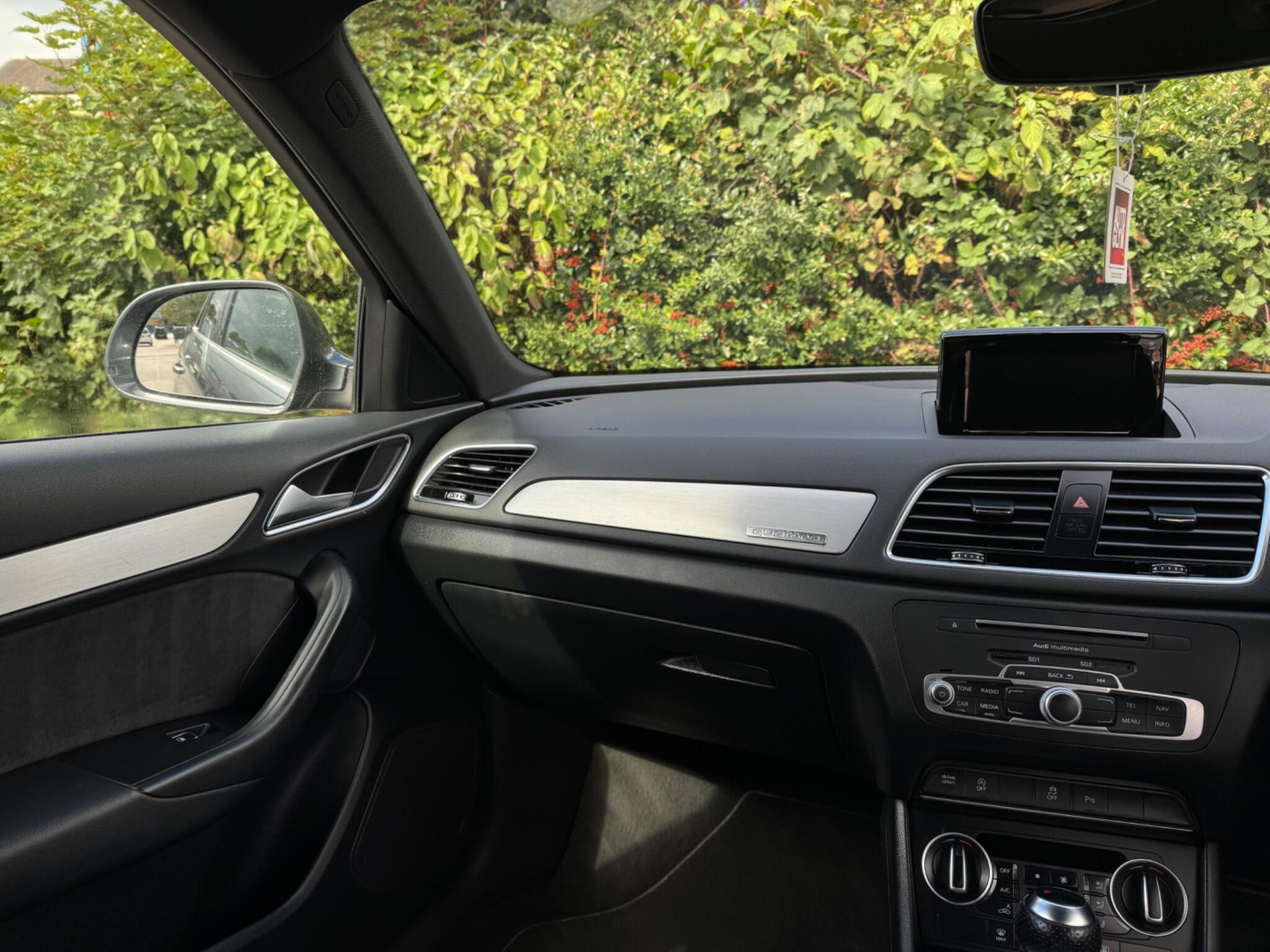 Audi Q3 view 17