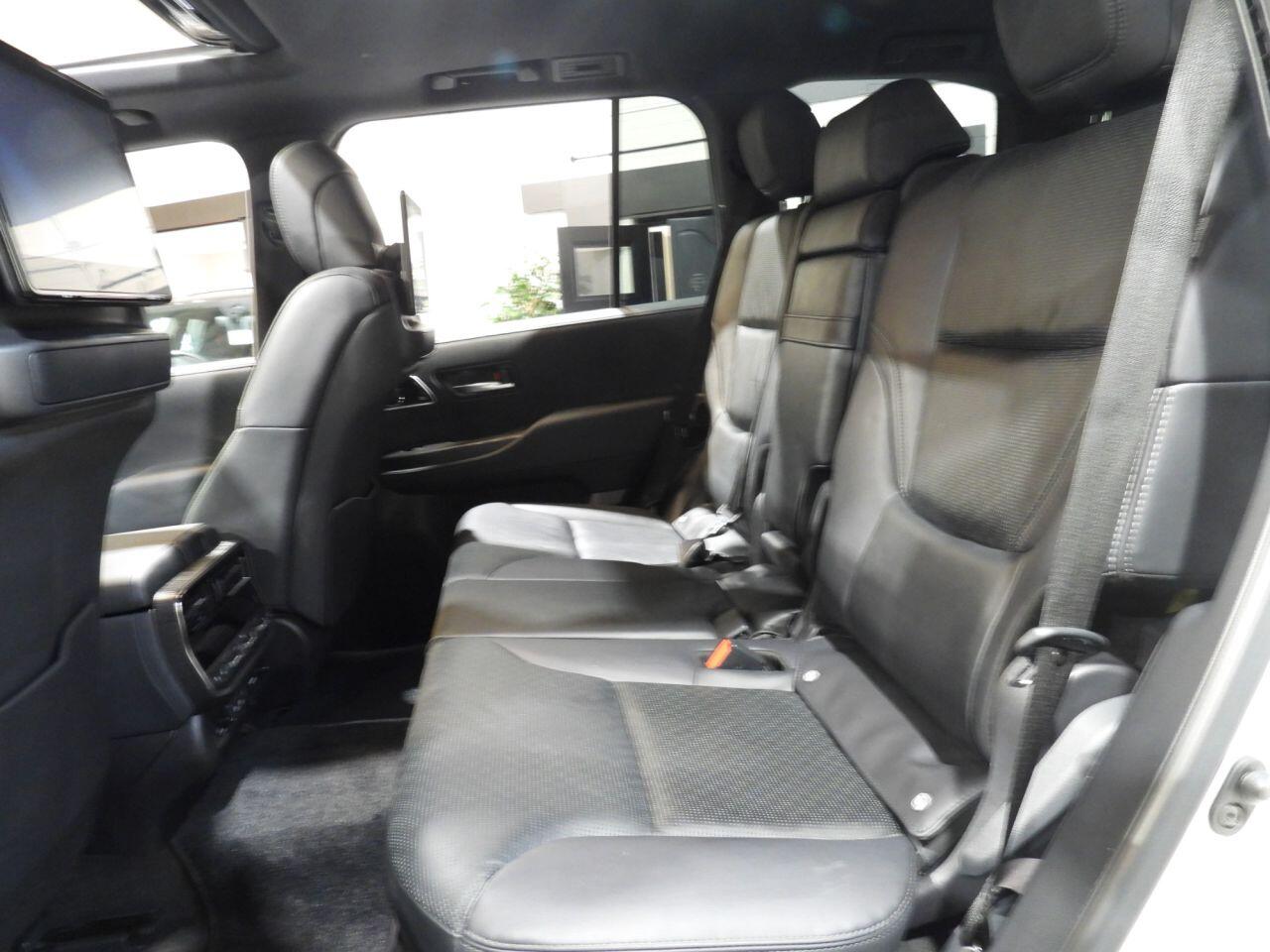 Toyota Land Cruiser view 19