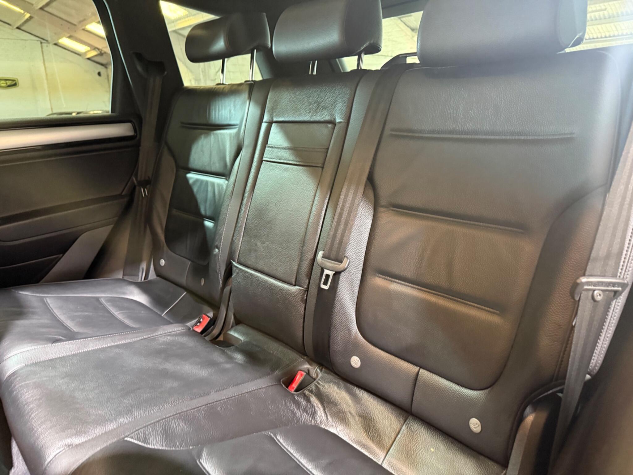 Volkswagen Touareg view 44