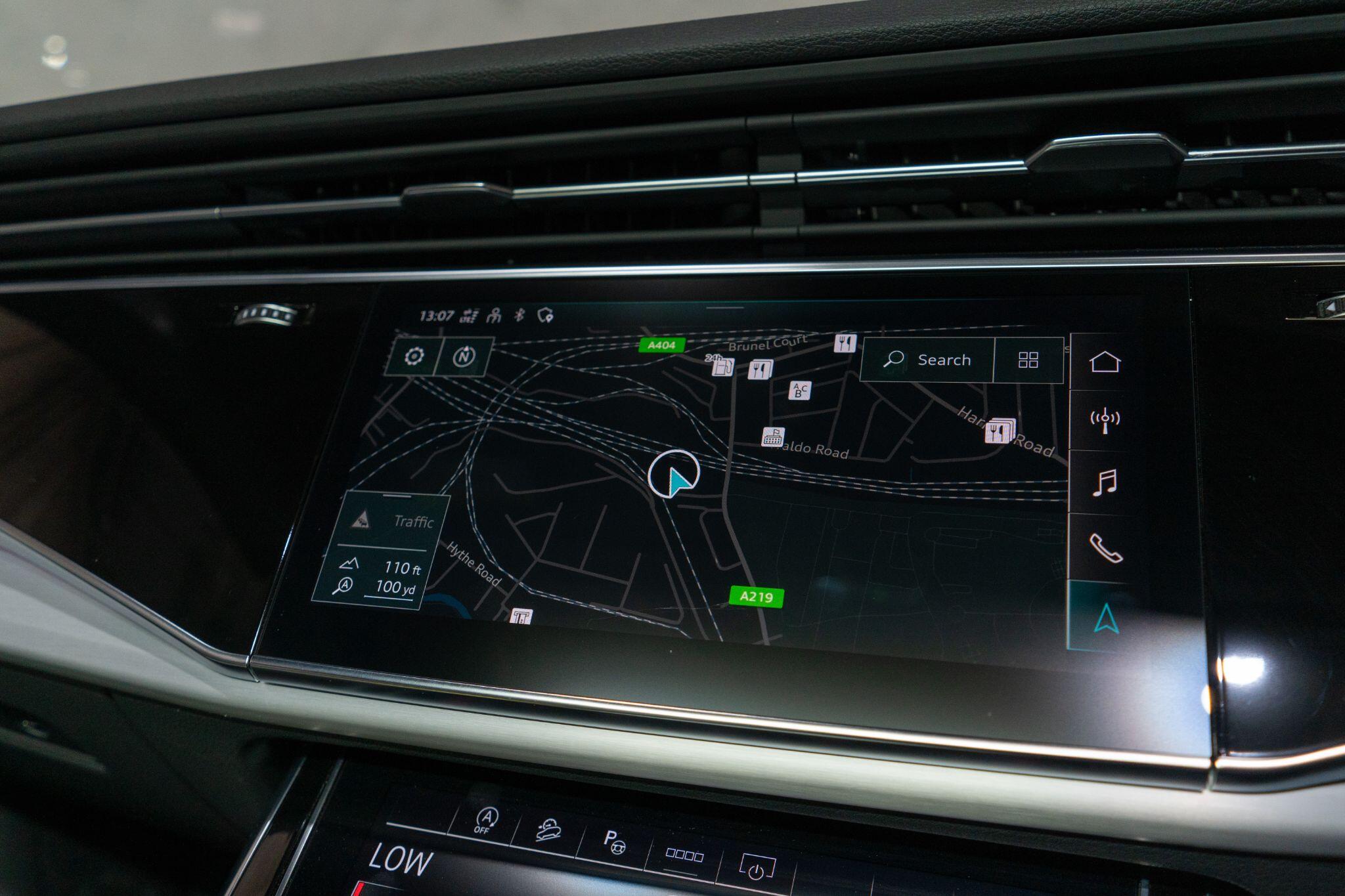 Audi SQ7 view 22