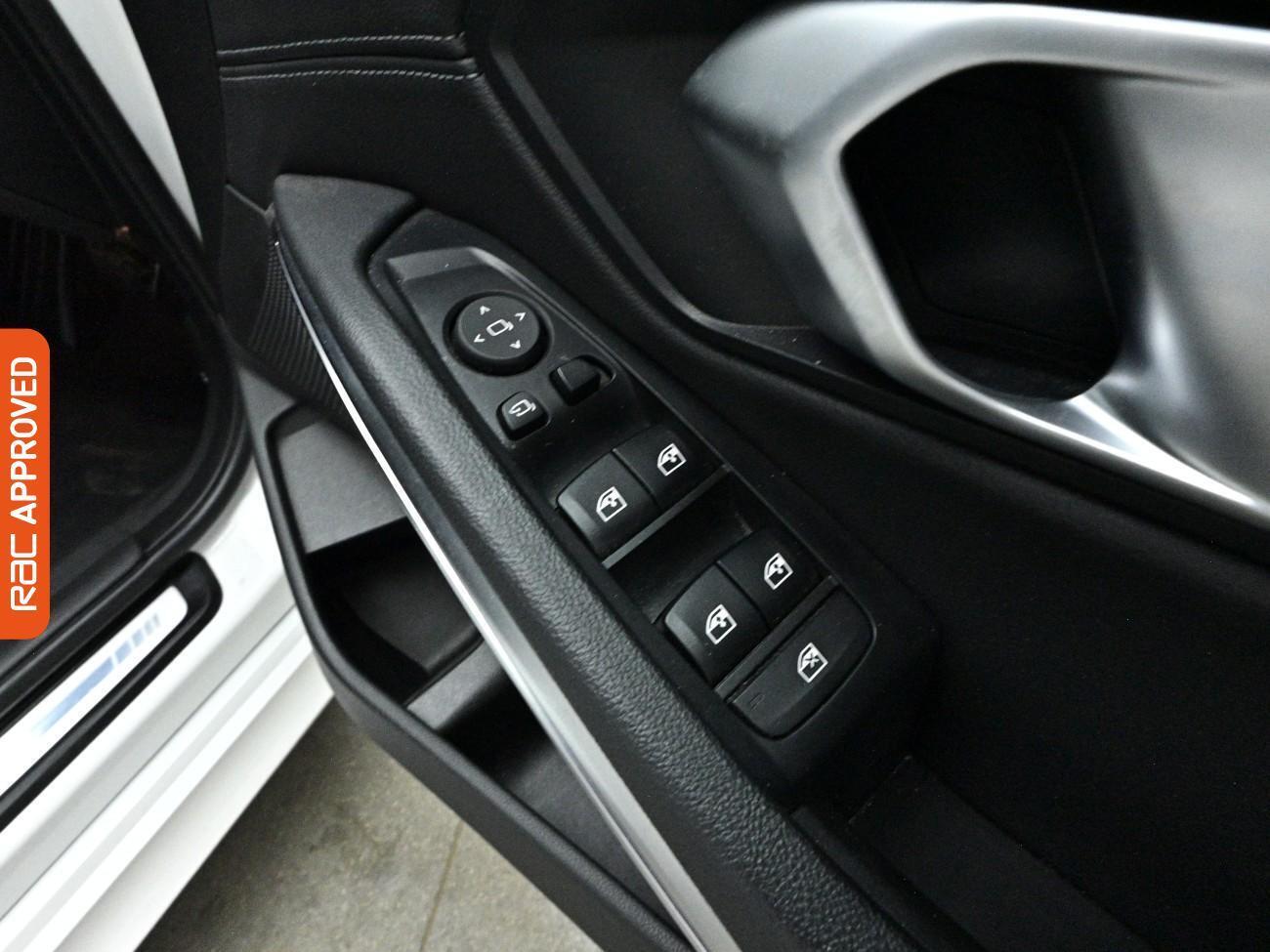 BMW 3 Series view 24