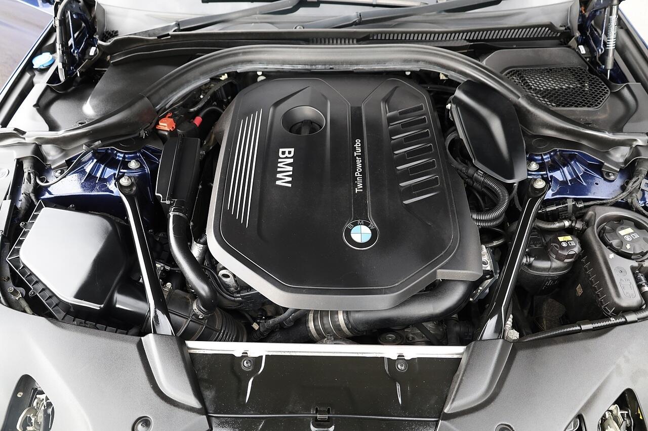 BMW 5 Series view 31