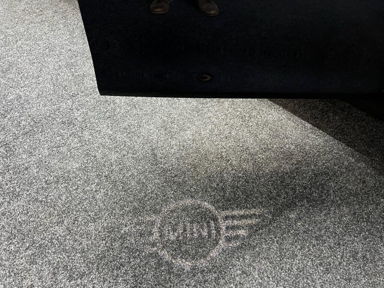 Mini Hatch view 35