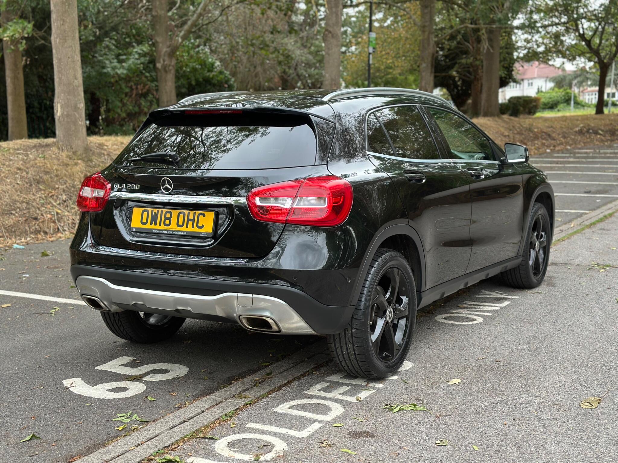 Mercedes-Benz GLA view 4