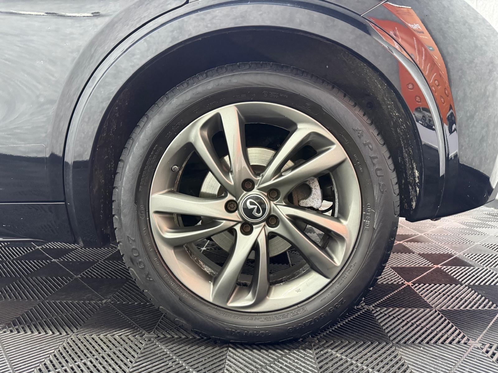 Infiniti Q30 view 23