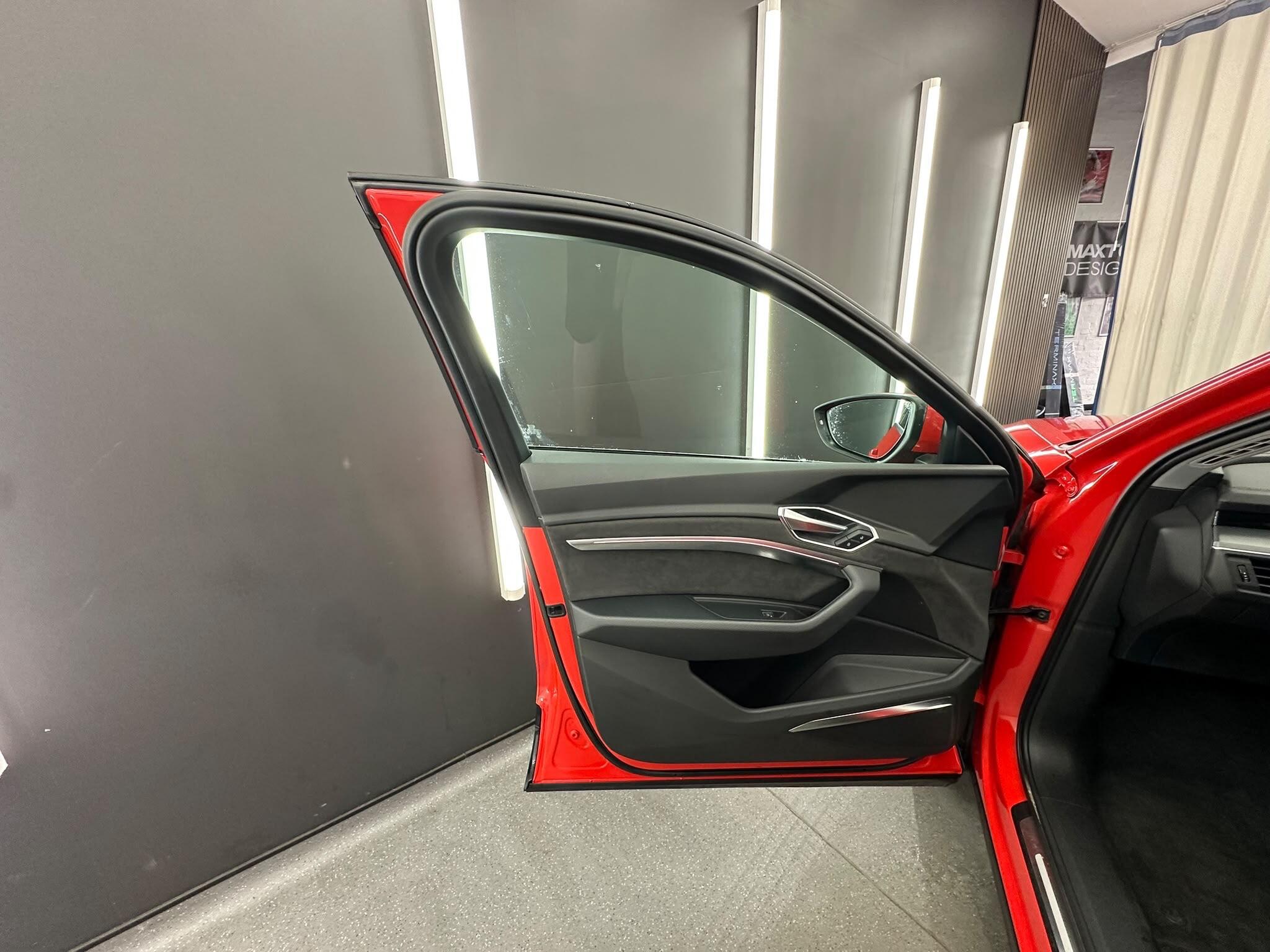 Audi E-Tron view 18