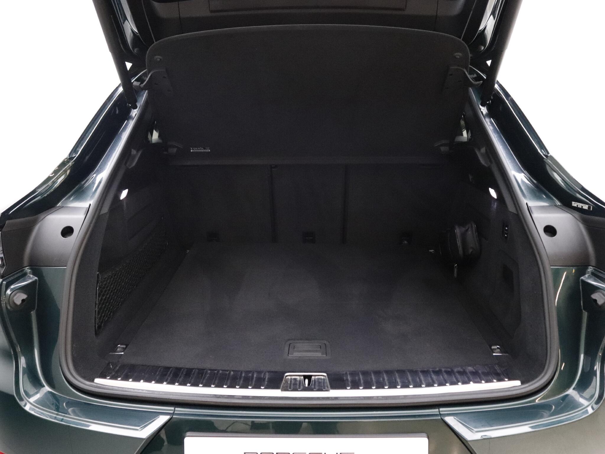 Porsche Cayenne view 19