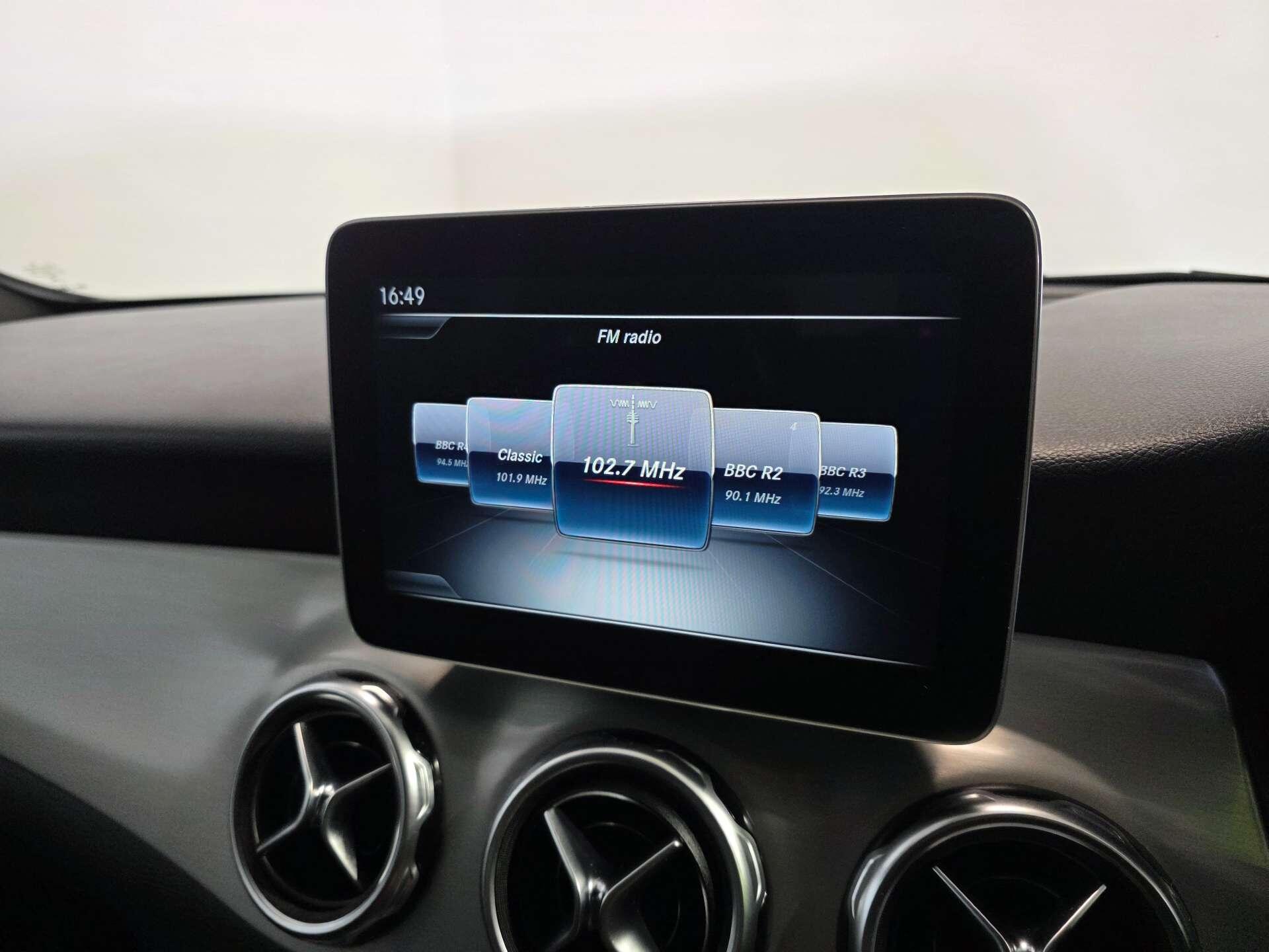 Mercedes-Benz GLA view 29