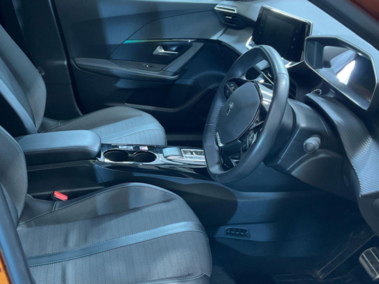 Peugeot E-2008 view 8