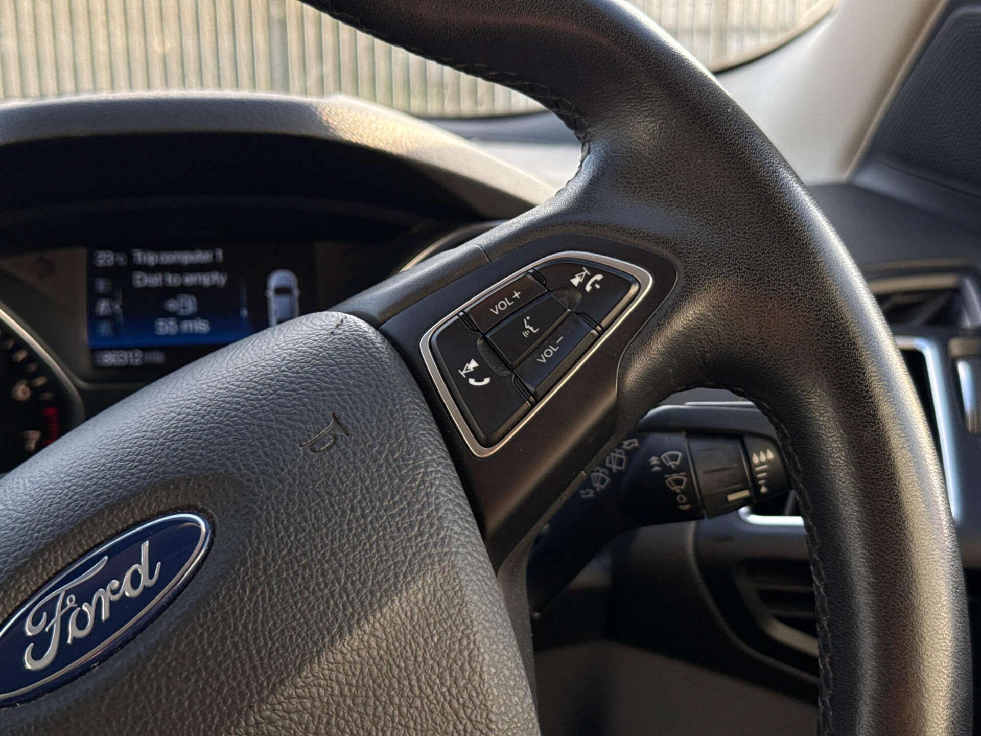Ford Kuga view 99
