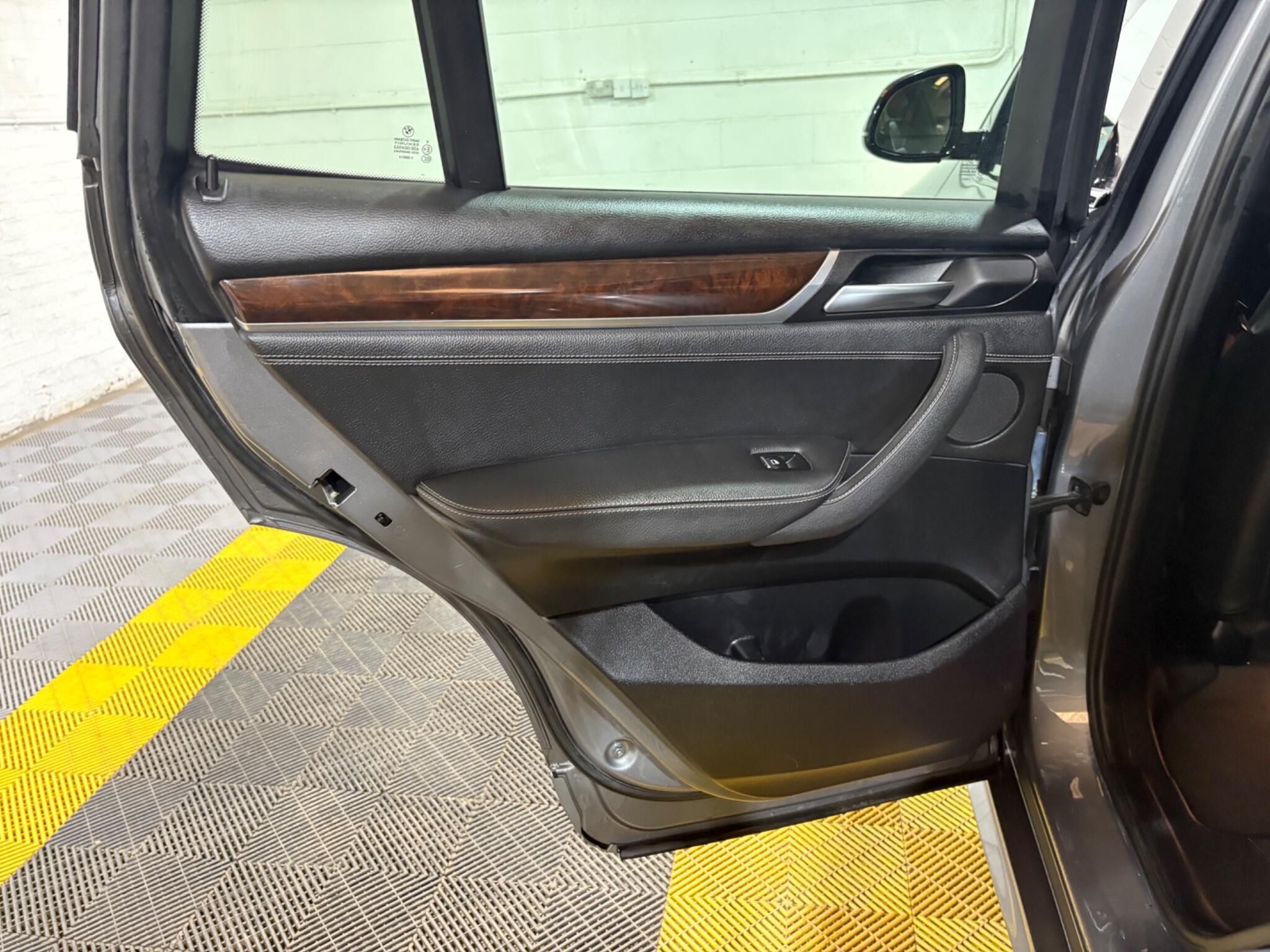 BMW X3 view 40