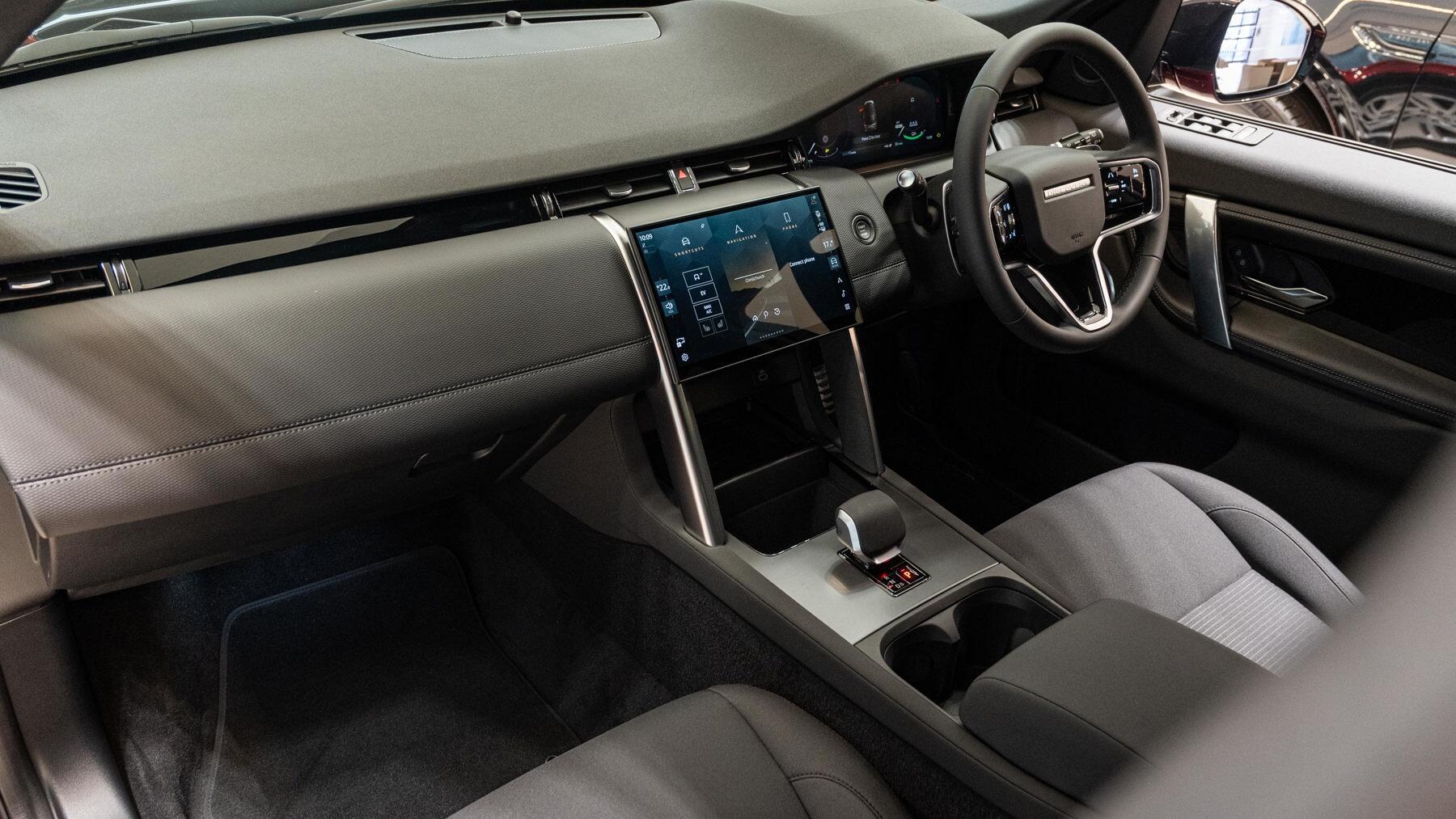 Land Rover Discovery Sport view 42