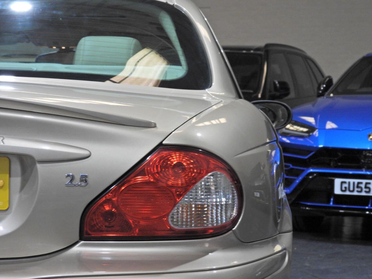 Jaguar X-Type view 29
