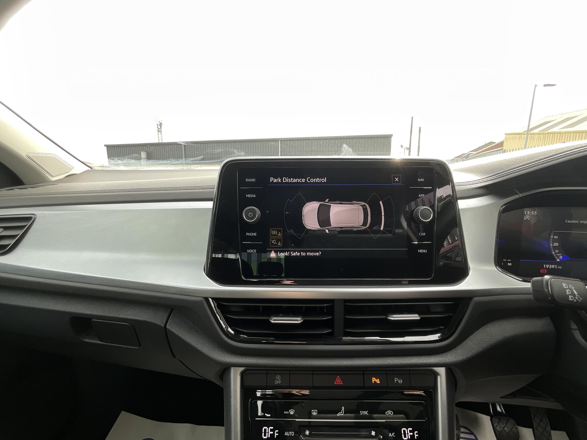 Volkswagen T-Roc view 24