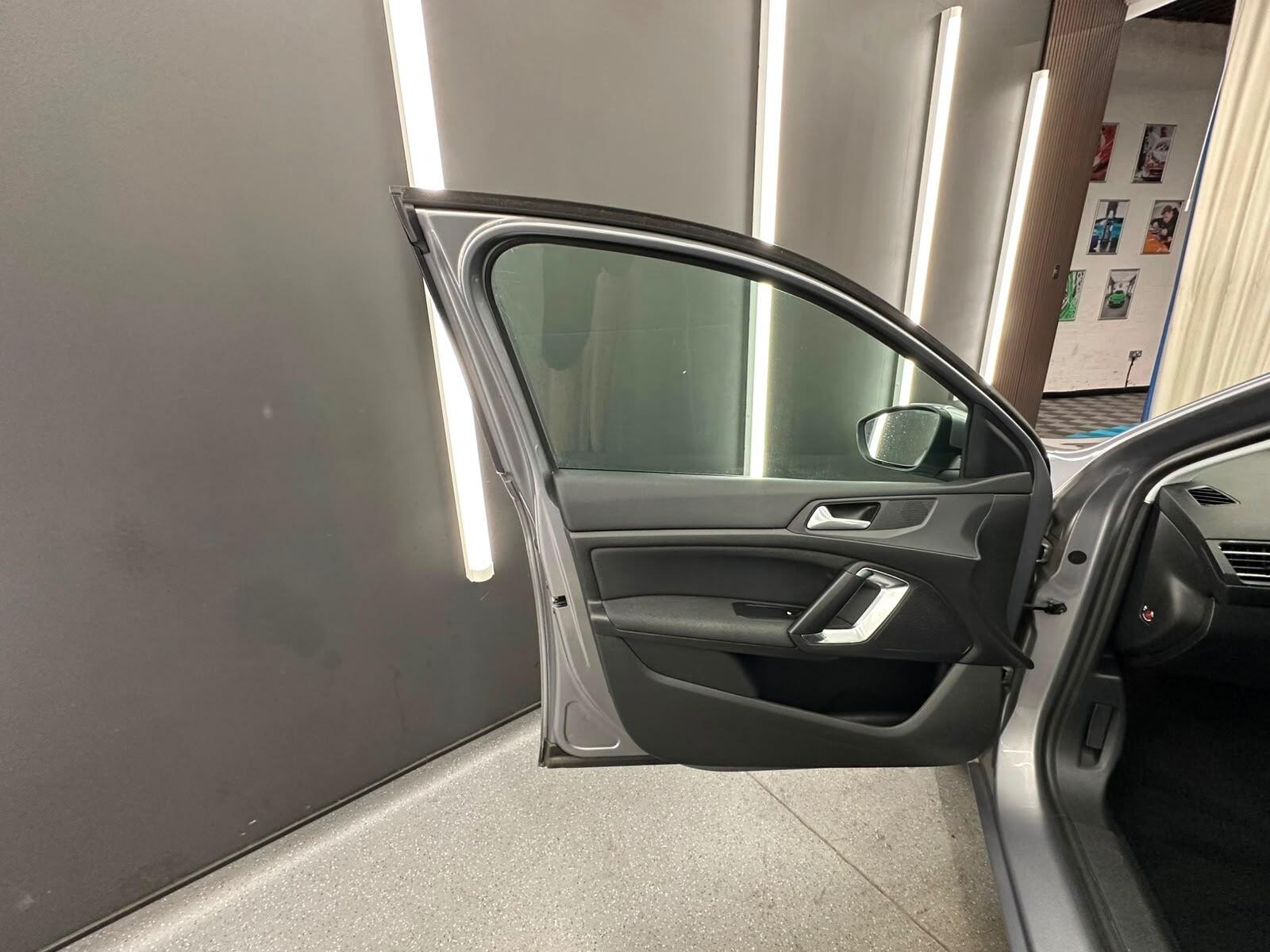 Peugeot 308 view 16