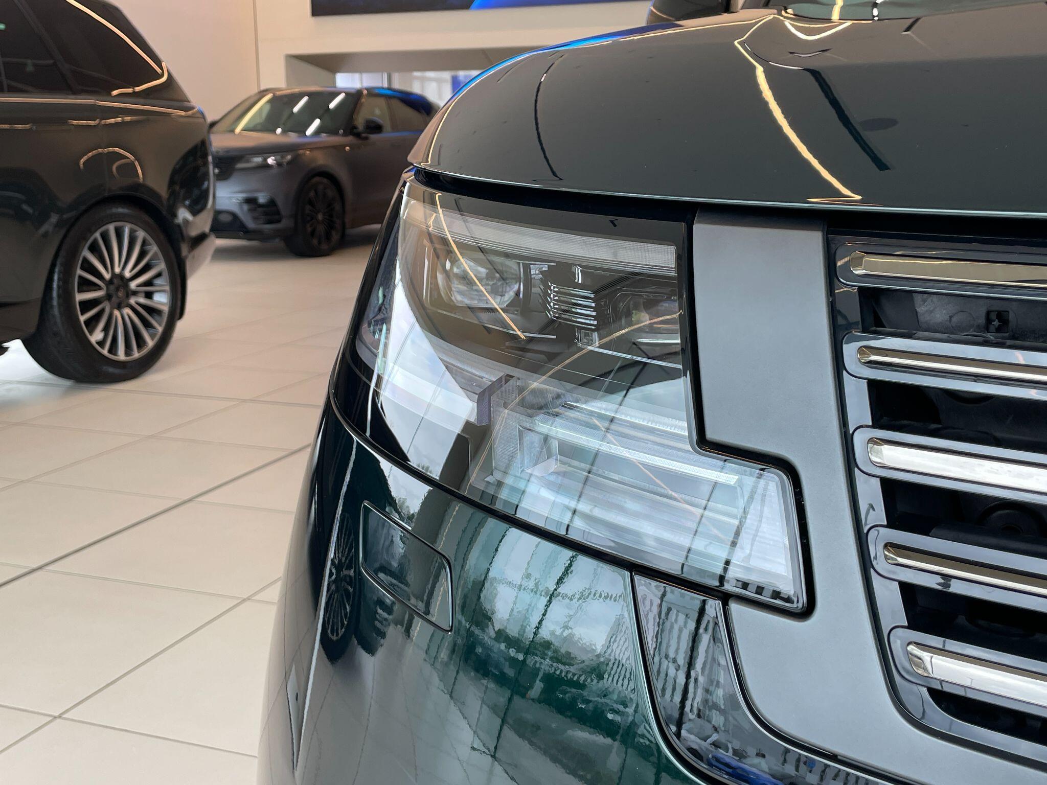 Land Rover Range Rover view 35