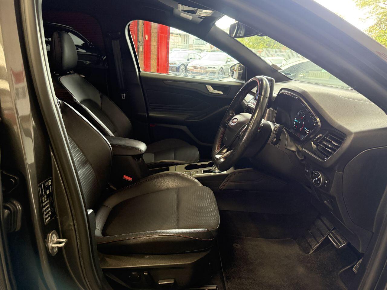 Ford Focus view 31