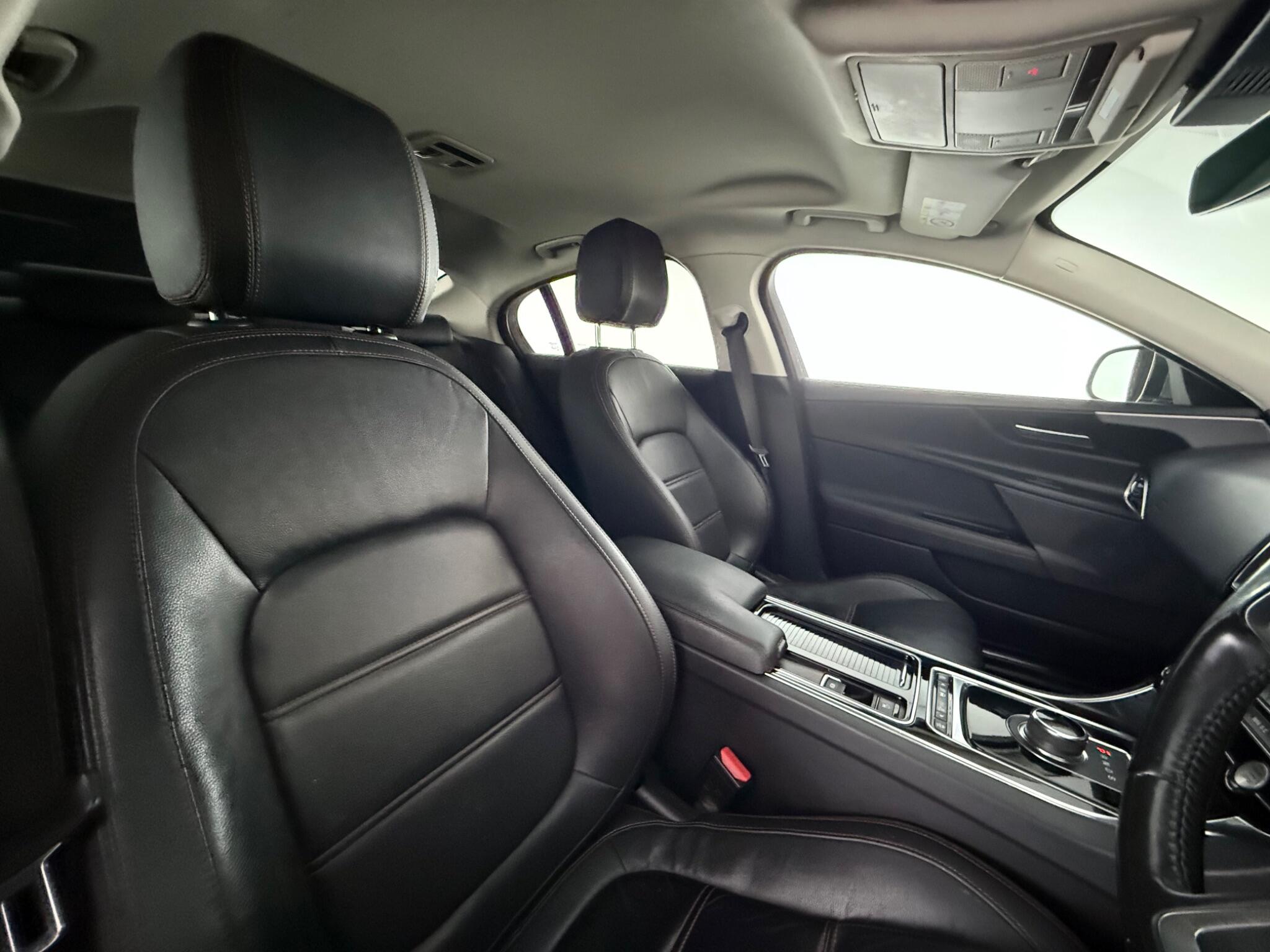 Jaguar Xe view 27