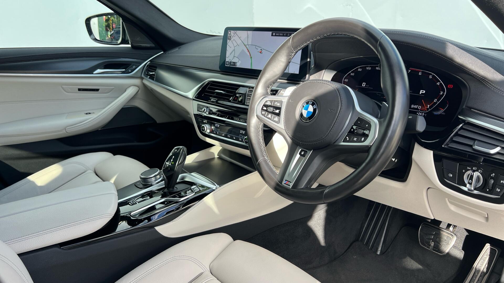 BMW 5 Series view 6
