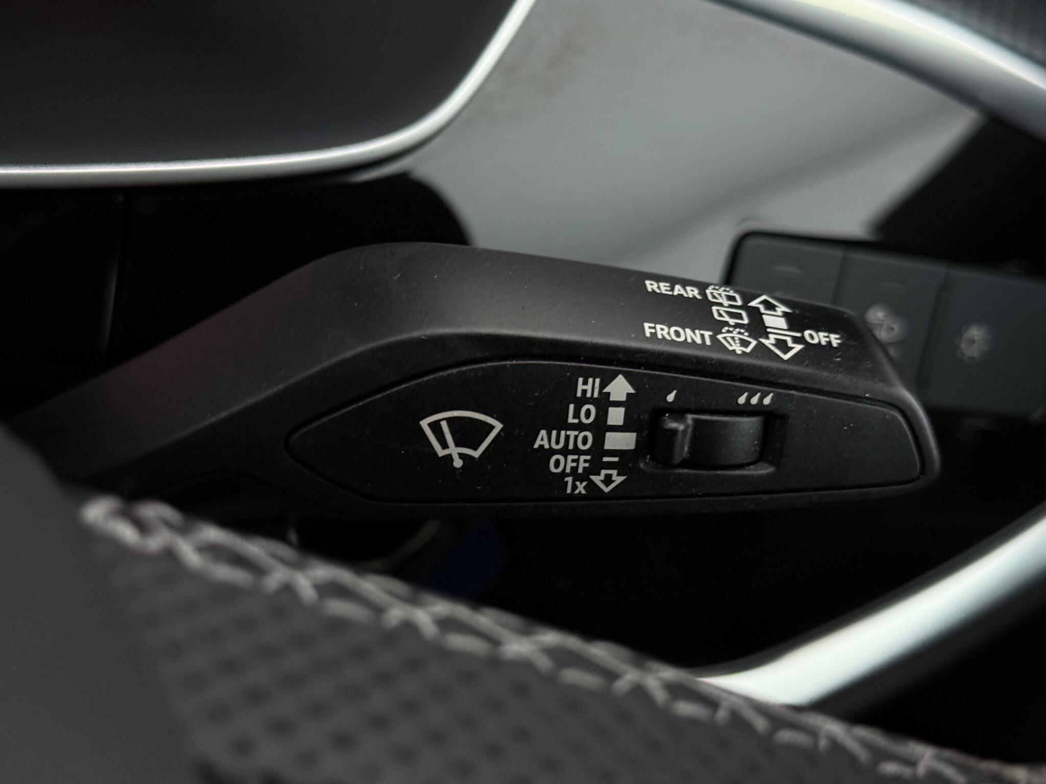 Audi Q3 view 19