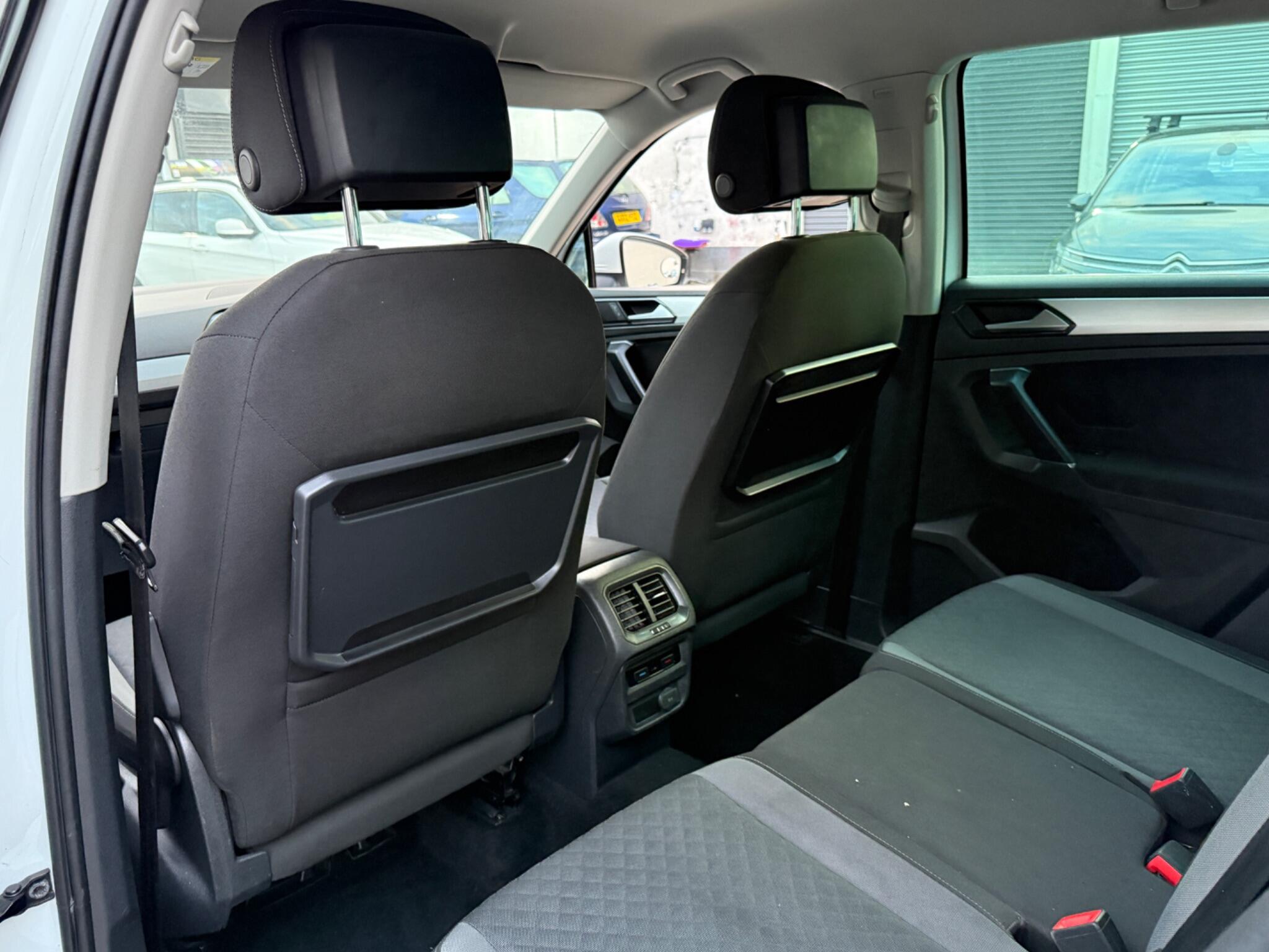 Volkswagen Tiguan - Image 58