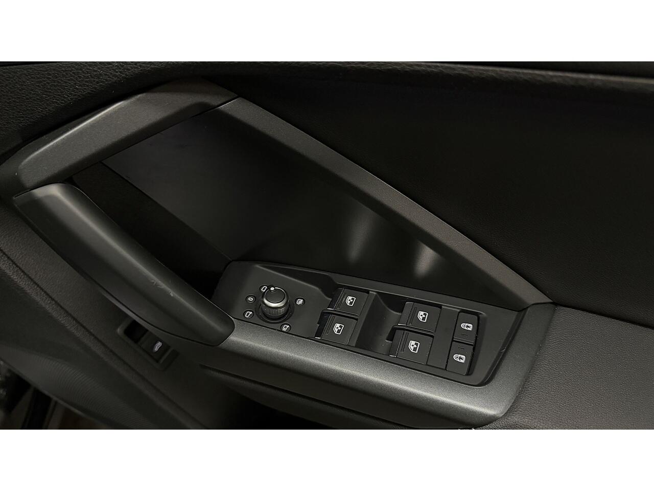 Audi Q3 view 23