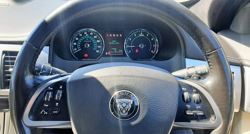 2014 Jaguar XF image 28