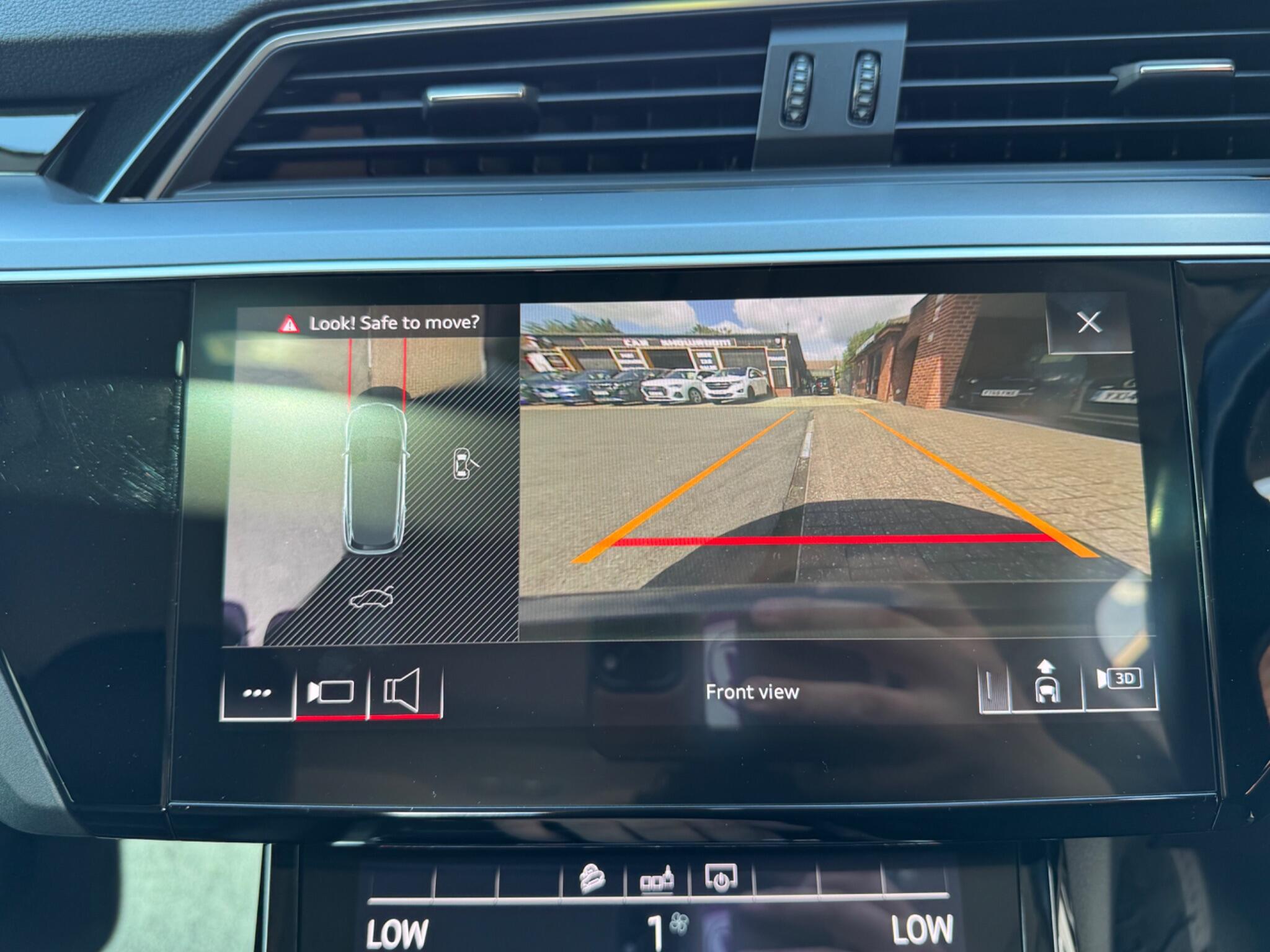 Audi E-Tron view 32