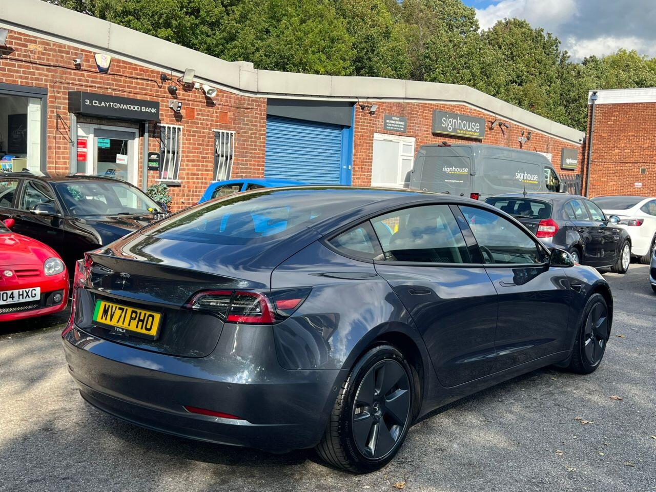 Tesla Model 3 view 4
