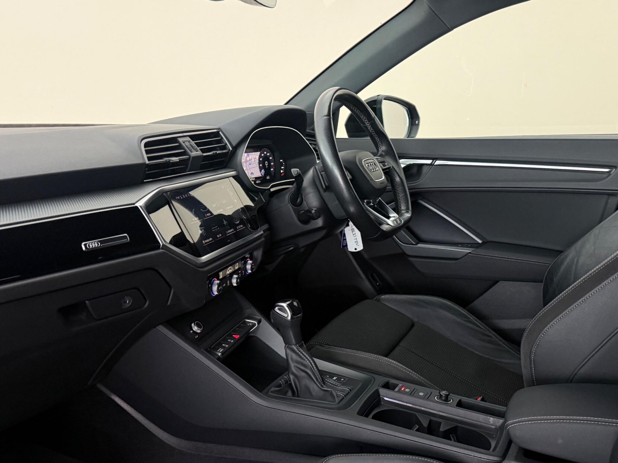 Audi Q3 view 4
