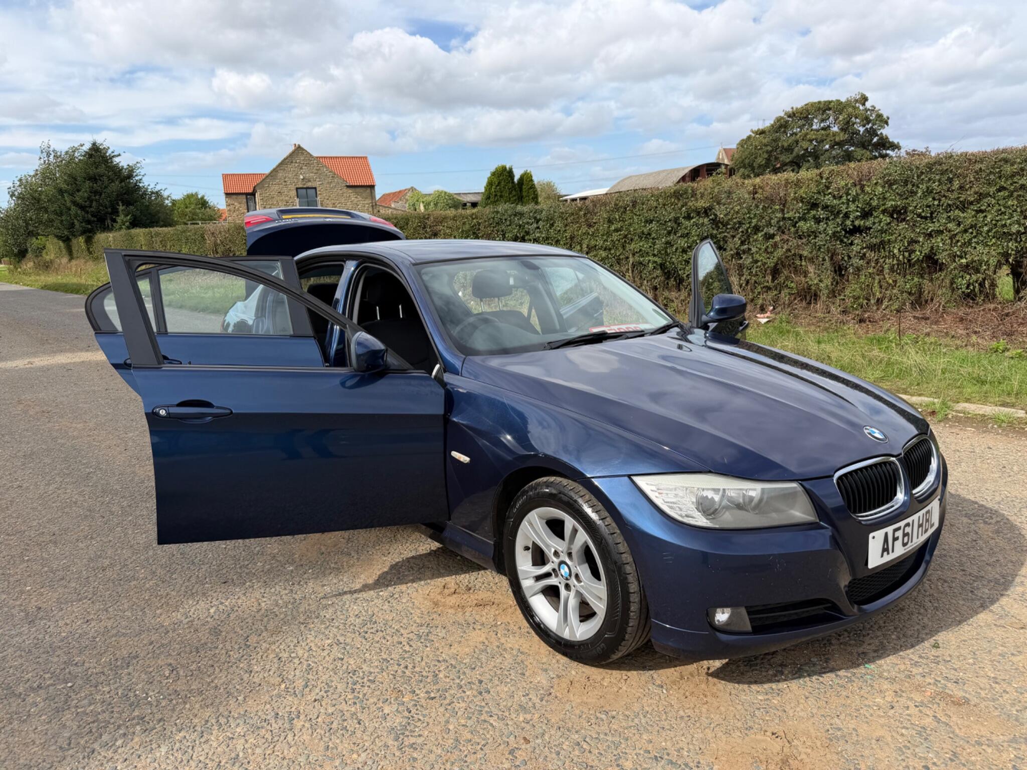 BMW 3 Series view 16
