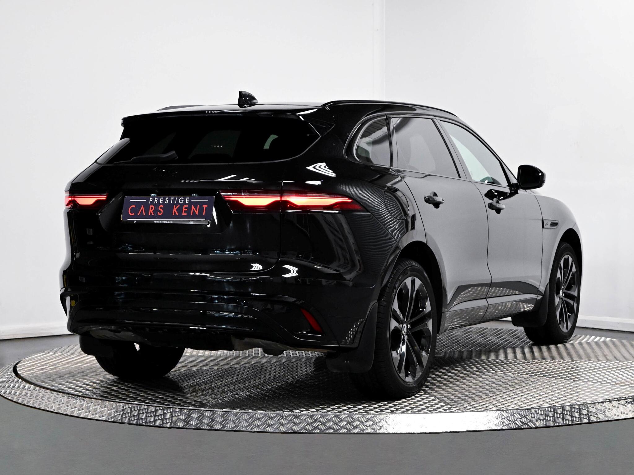 Jaguar F-Pace view 35