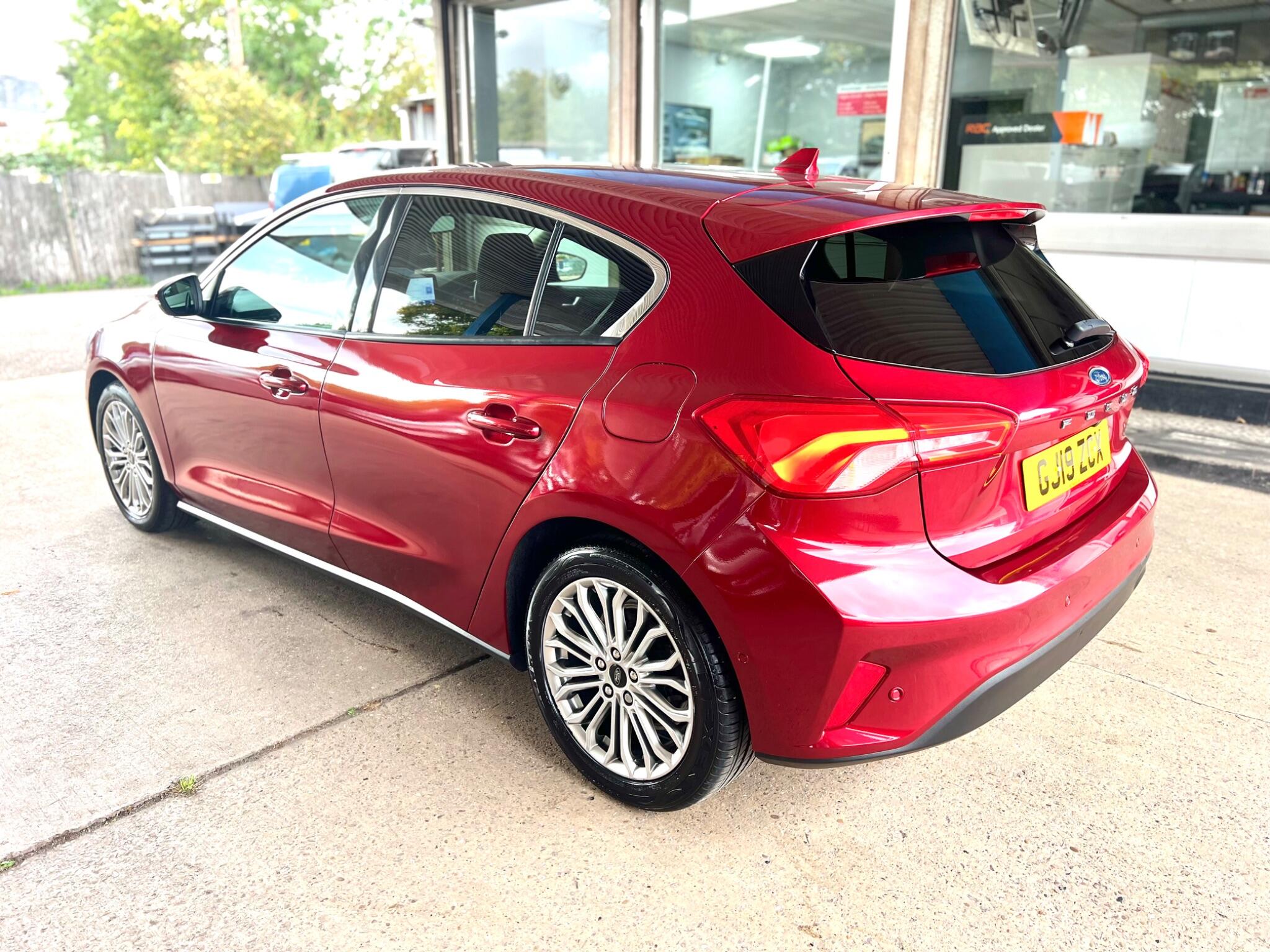 Ford Focus view 16