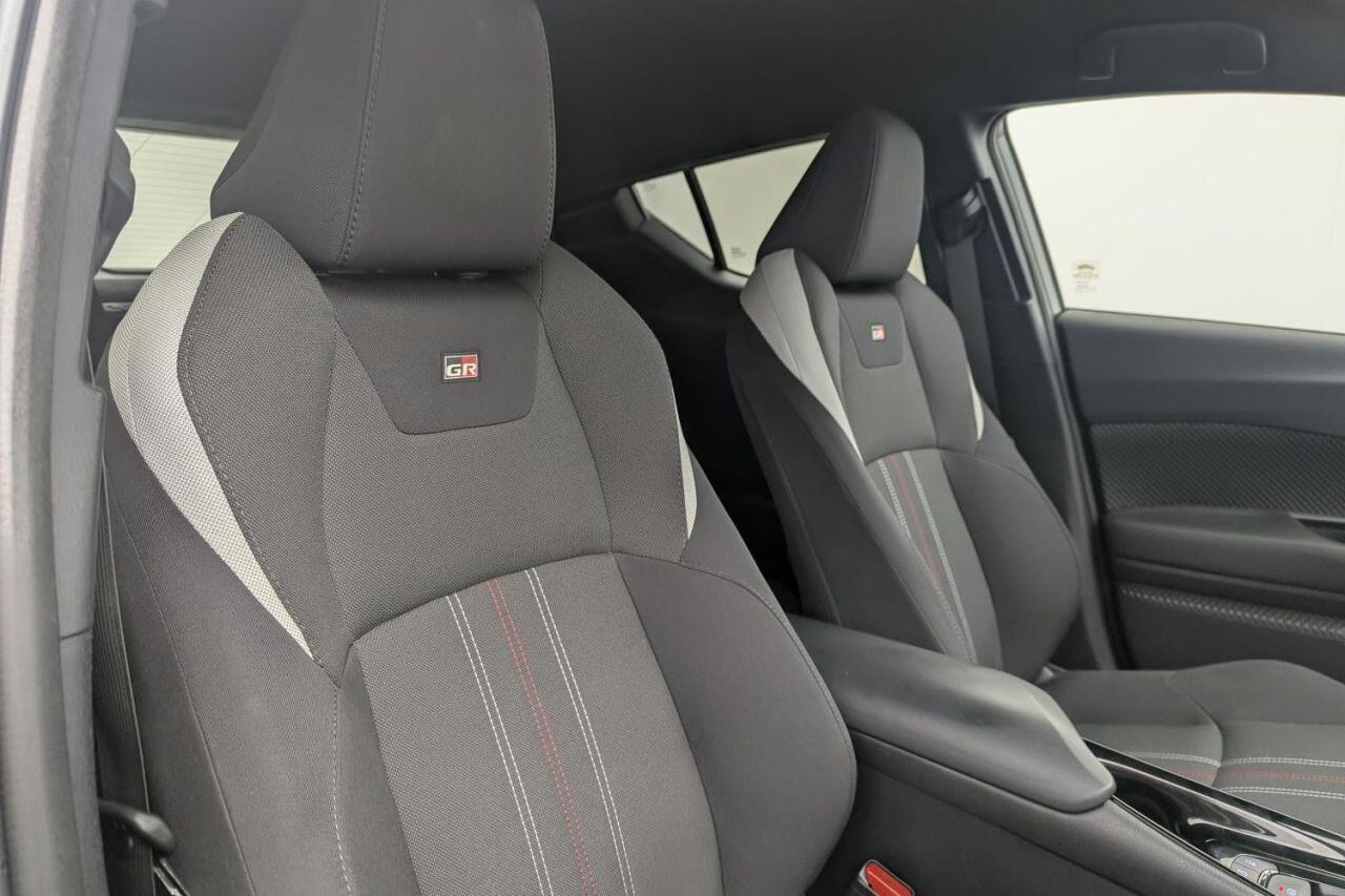Toyota C-HR view 14
