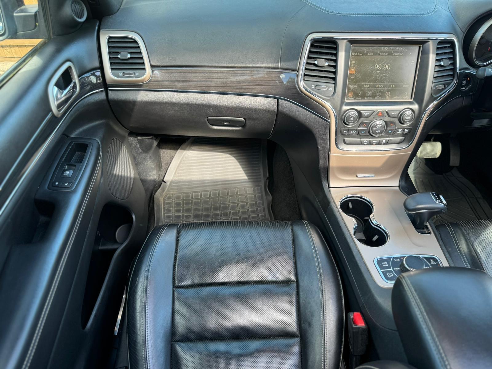 Jeep Grand Cherokee view 13