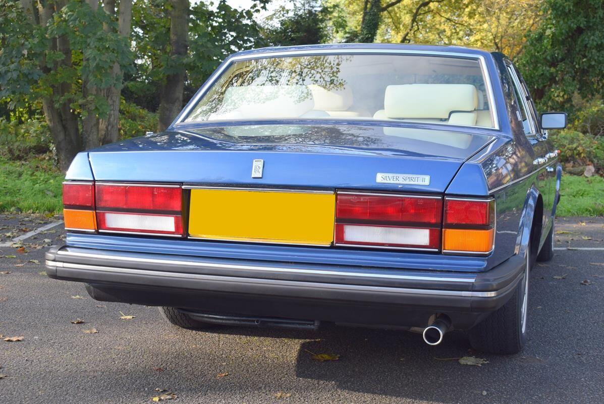 Rolls-Royce Silver Spirit view 39