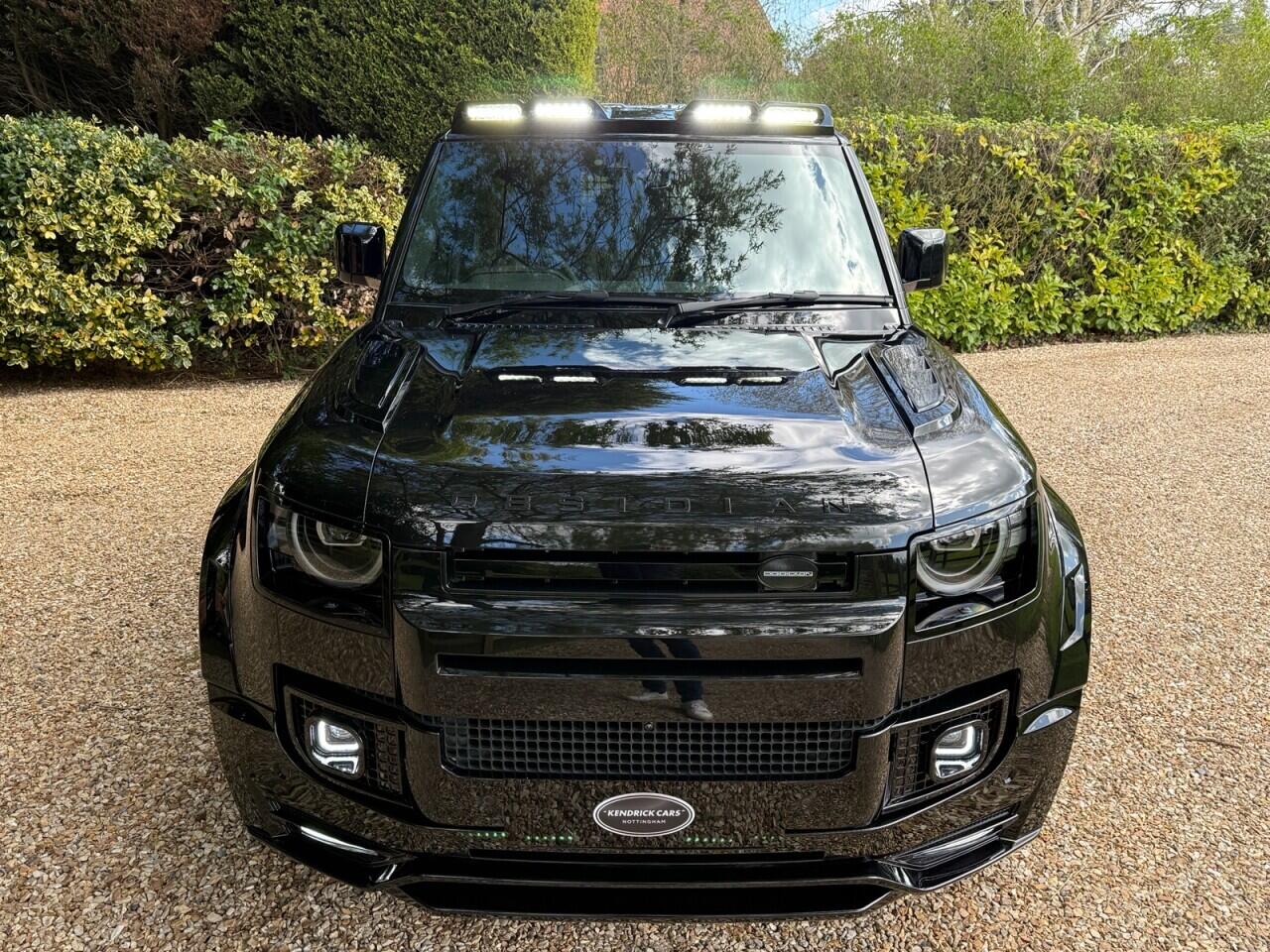 Land Rover Defender 110 view 20