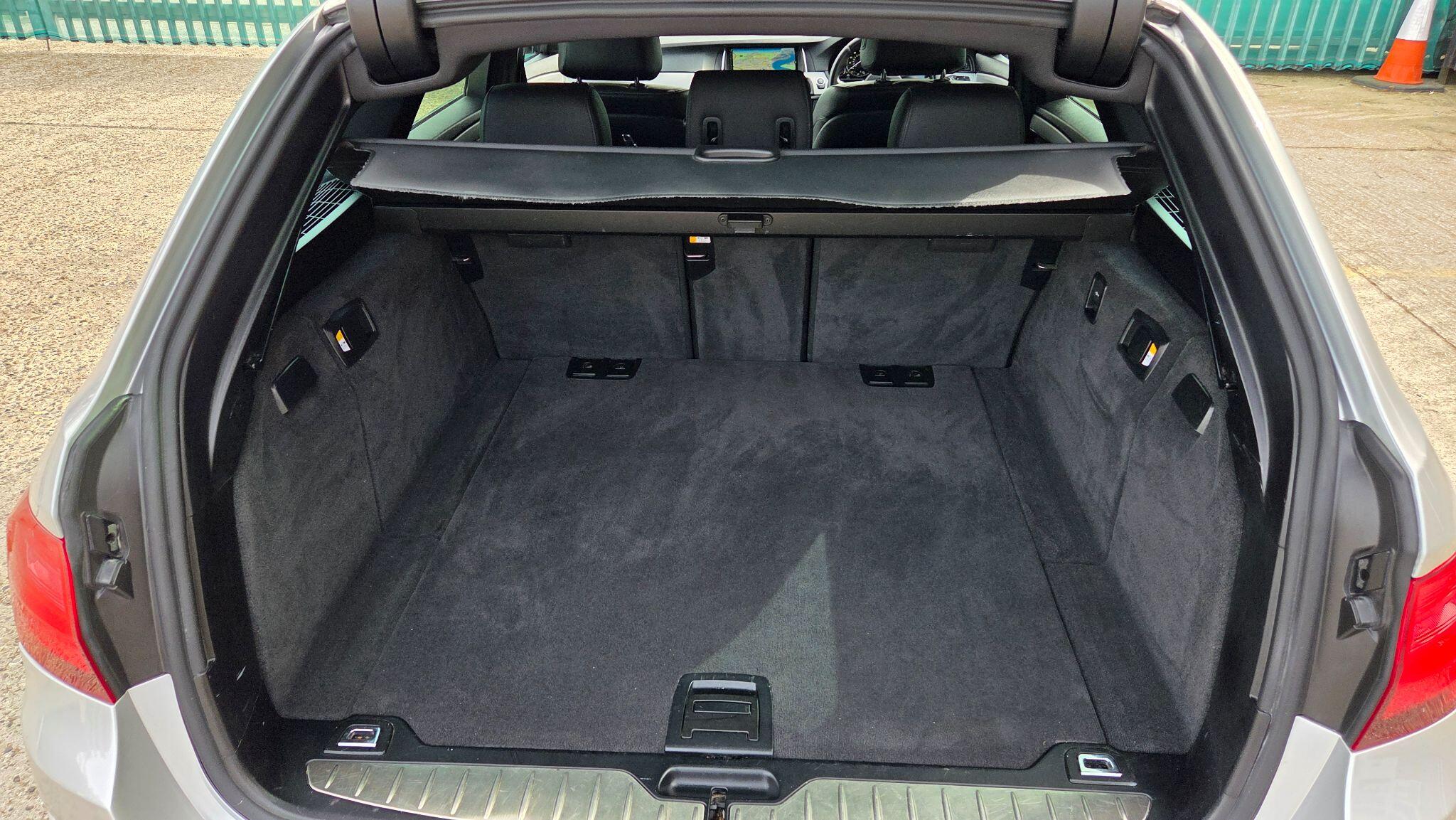 BMW 5 Series view 23