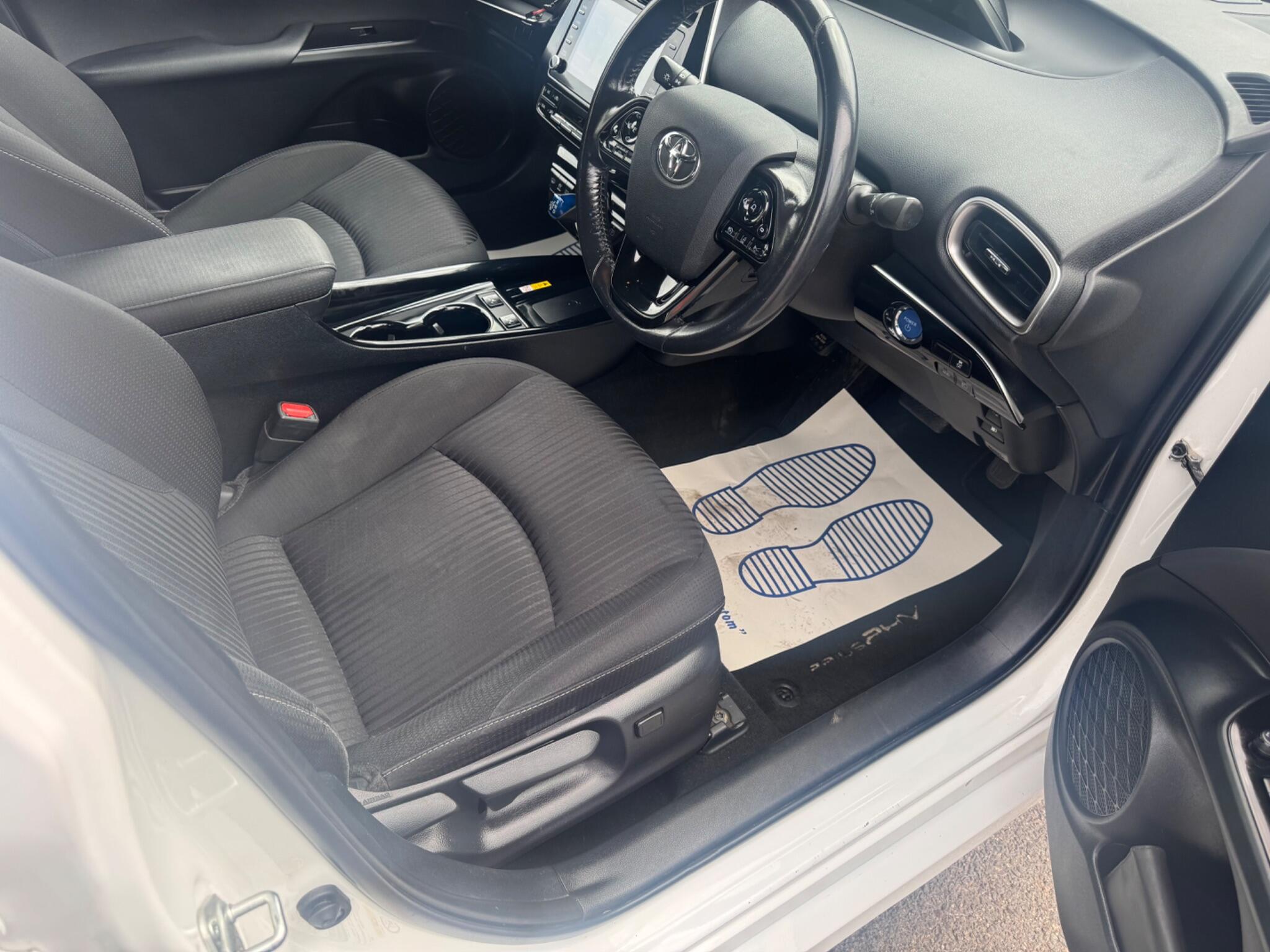 Toyota Prius view 9