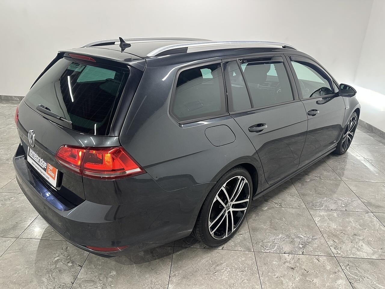 Volkswagen Golf view 6