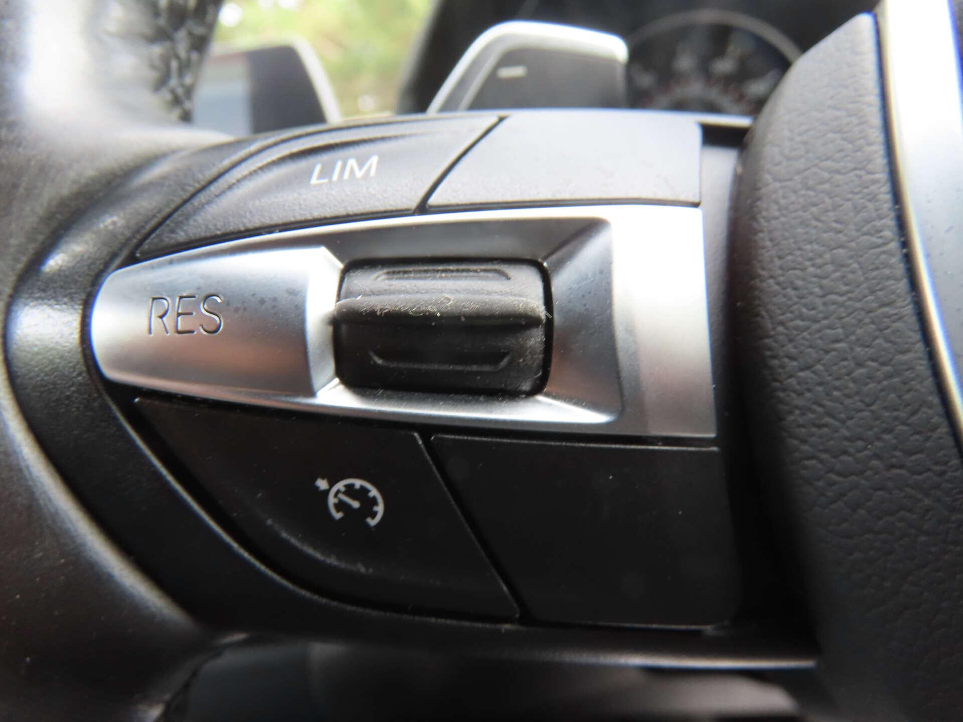 BMW 3 Series view 13
